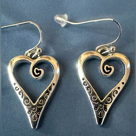 Vintage -Uniquely Carved hearts Silver Dangle Earrings - Picture 2 of 3